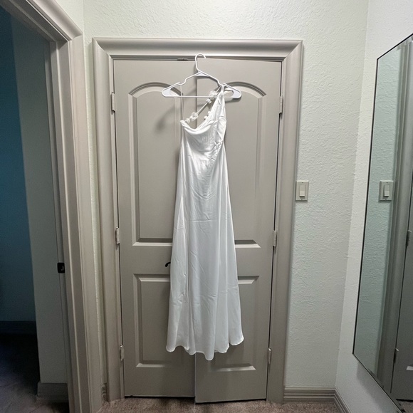 Meshki white one shoulder floral dress - XS/US 2 - never worn tags still intact - Picture 4 of 9